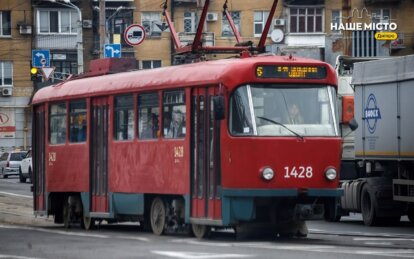 Як у Дніпрі курсує громадський транспорт 29 грудня