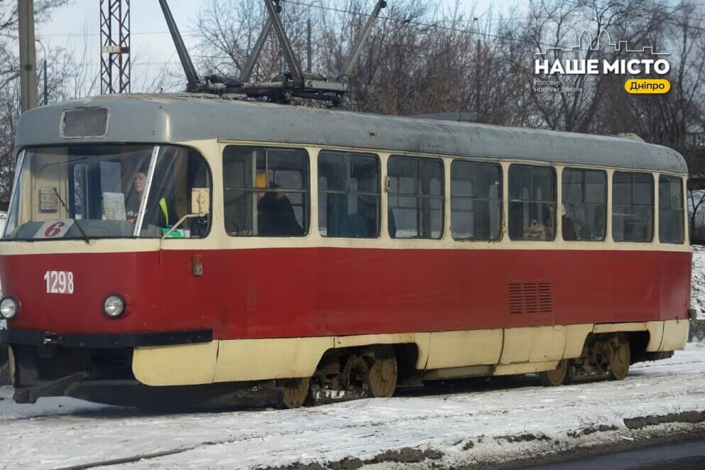 Как в Днепре курсирует общественный транспорт 16 декабря