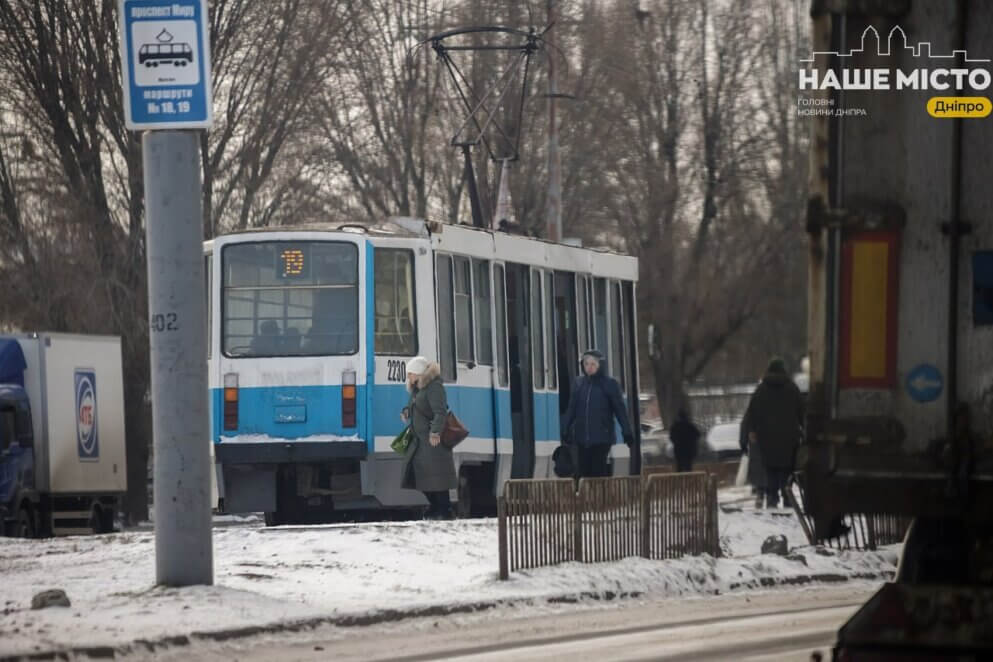 Як у Дніпрі курсує громадський транспорт 20 грудня