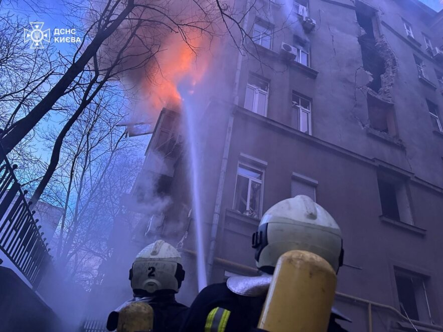 Окупанти в перший день нового року вдарили по Києву безпілотниками: є постраждалі