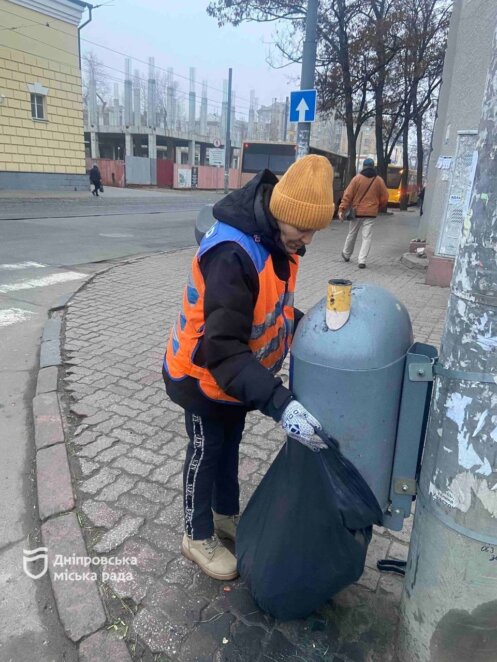 Перший день року – чисті вулиці: комунальники Дніпра працюють навіть у святкові дні