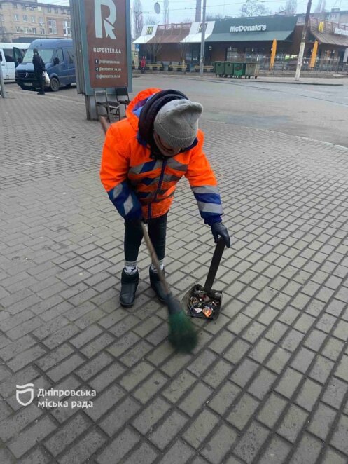 Перший день року – чисті вулиці: комунальники Дніпра працюють навіть у святкові дні