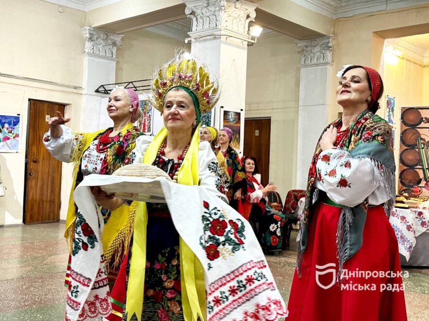 Пісні, танці та смаколики: у Дніпрі пройшли «Українські вечорниці»