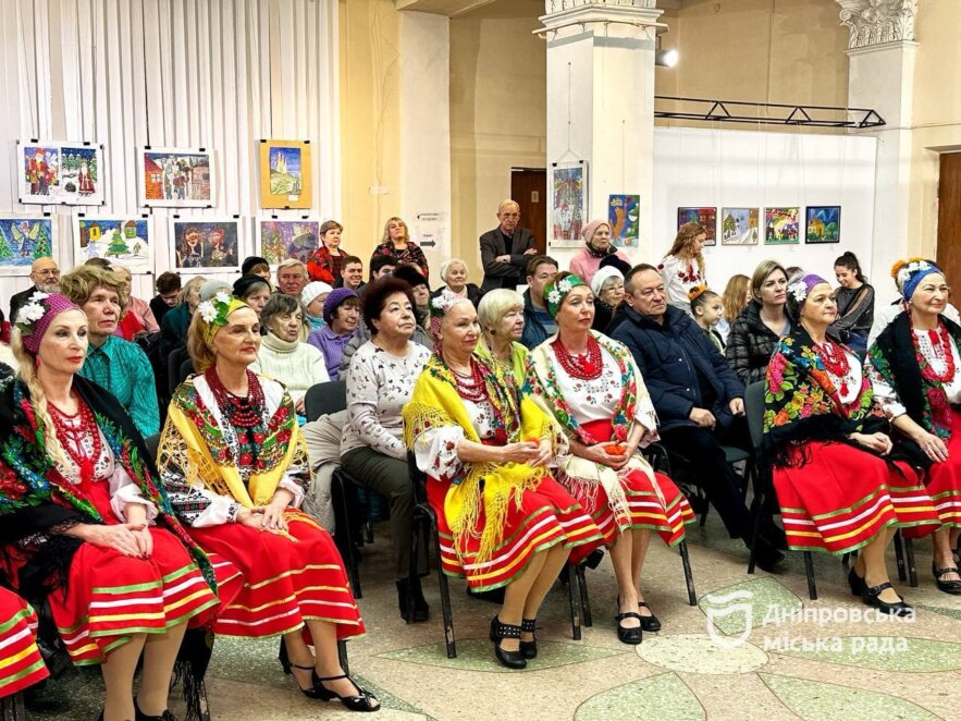 Пісні, танці та смаколики: у Дніпрі пройшли «Українські вечорниці»