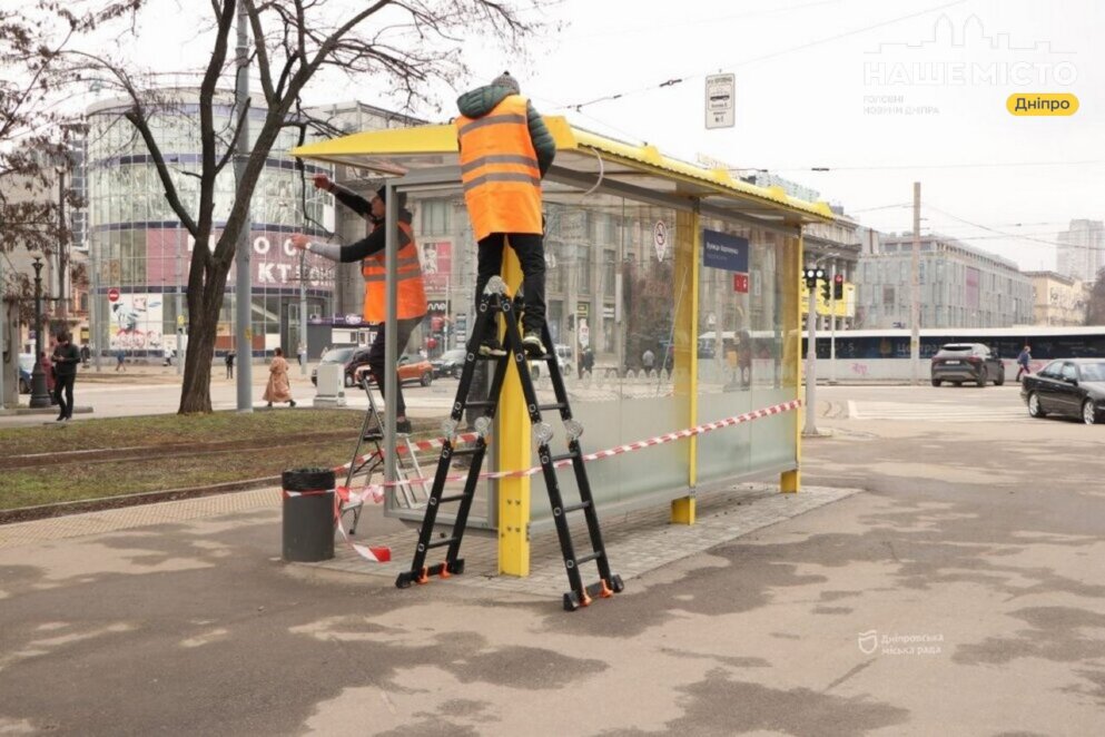 зупинки громадського транспорту у Дніпрі