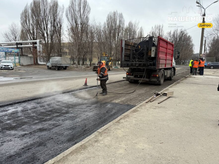 У Дніпрі стартував сезон гарячого асфальтування на ж/м Калинівський