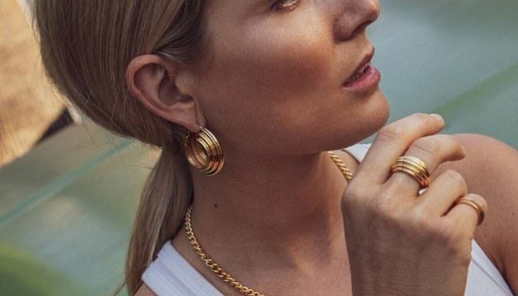 Золоті сережки як частина особистої історії: чому ми повертаємось до класики