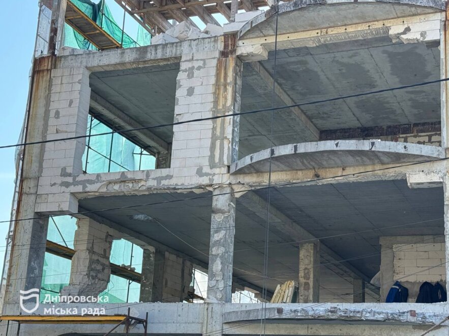 В Днепре продолжается демонтаж застройки по ул. Лабораторной, которую возвели вопреки закону