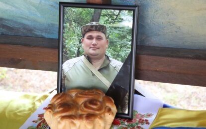 Залишилися мати, батько, дружина та син: у Нікополі провели в останню путь військового