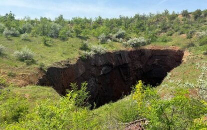 Ужасная пропасть: в Кривом Роге обнаружили провал глубиной 300 метров на месте бывшей шахты