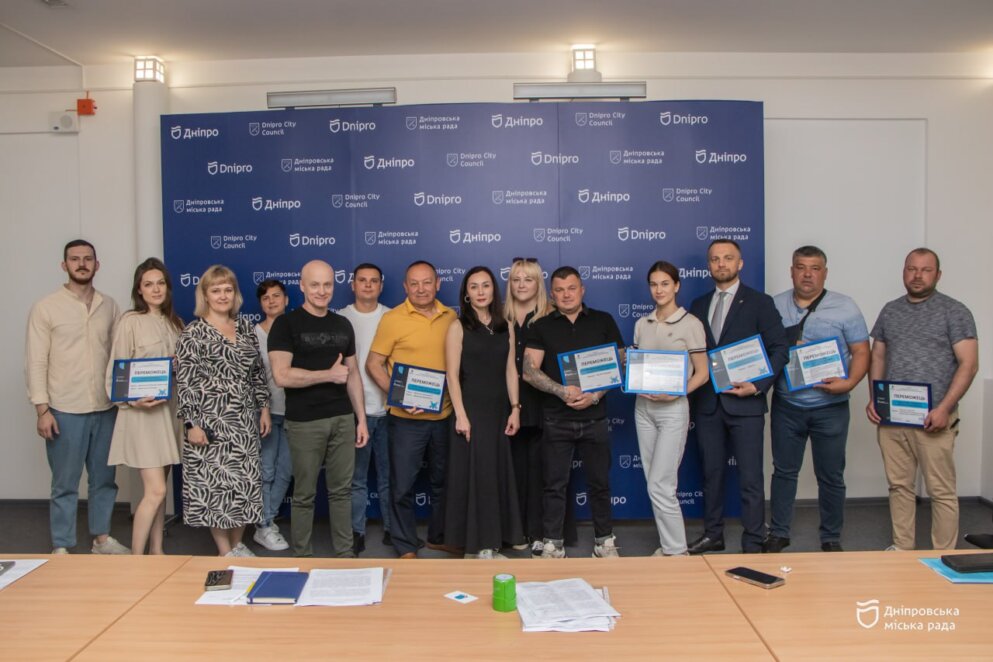 У мерії Дніпра відзначили переможців конкурсу на співфінансування проєктів на допомогу силам безпеки і оборони України