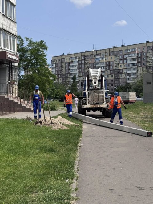 В Днепре устанавливают освещение вдоль пешеходной дорожки между ж/м Покровский и Красный Камень по заявкам горожан