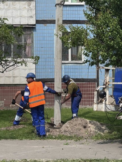 В Днепре устанавливают освещение вдоль пешеходной дорожки между ж/м Покровский и Красный Камень по заявкам горожан