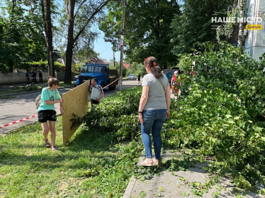 ЕКСКЛЮЗИВ
                                Мер Дніпра: внаслідок ворожих влучань пошкоджено понад 10 будинків, школи й садки