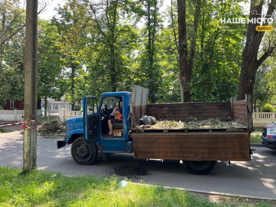 ЕКСКЛЮЗИВ
                                У Дніпрі ліквідовують наслідки обстрілів: допомагають комунальники, волонтери та міжнародні місії
