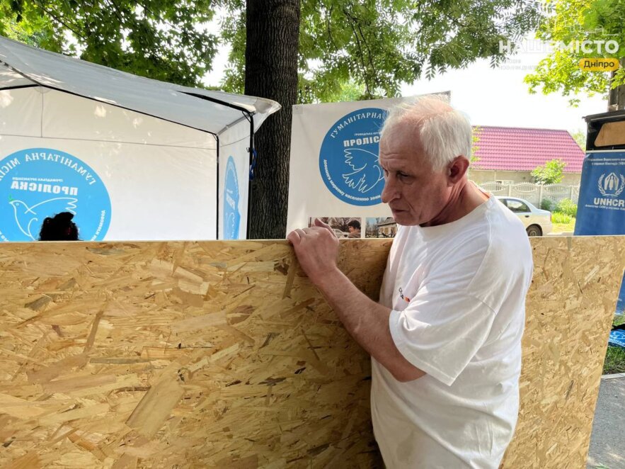 ЕКСКЛЮЗИВ
                                У Дніпрі ліквідовують наслідки обстрілів: допомагають комунальники, волонтери та міжнародні місії