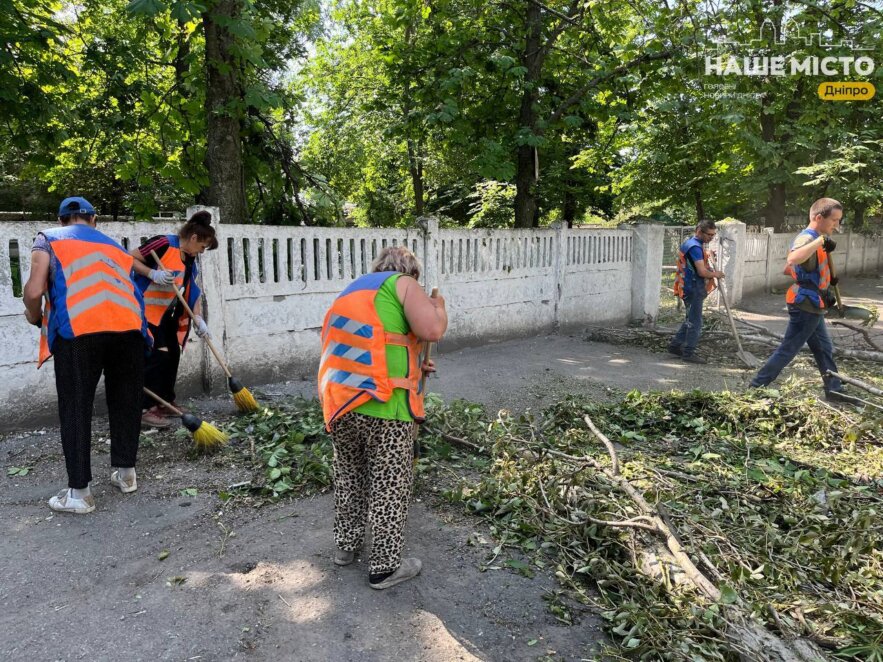 ЕКСКЛЮЗИВ
                                Мер Дніпра: внаслідок ворожих влучань пошкоджено понад 10 будинків, школи й садки