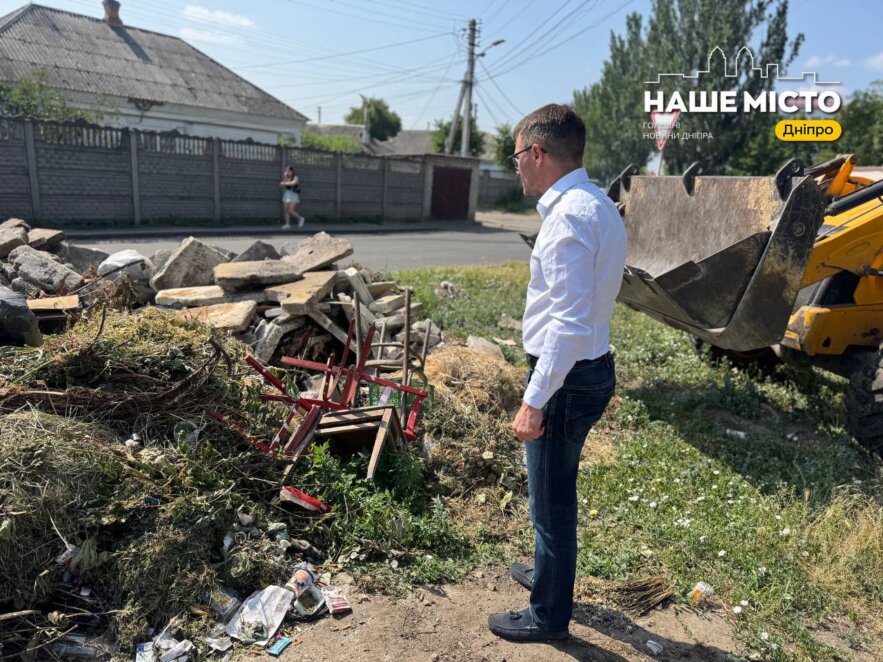 У Дніпрі ліквідували негабаритне сміття на вулиці Янтарній