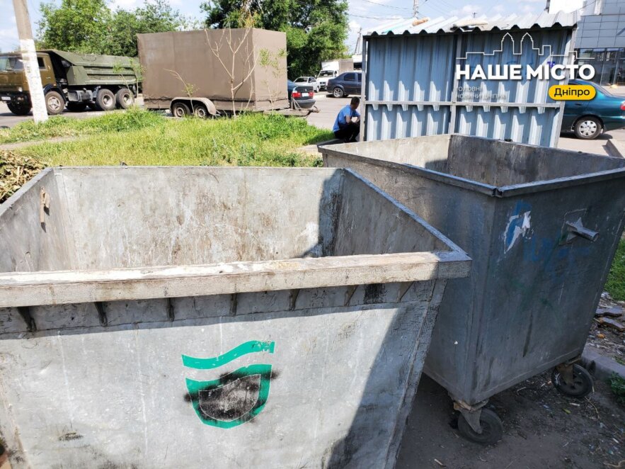 У Дніпрі ліквідували негабаритне сміття на вулиці Янтарній