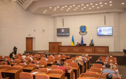 Філатов вручив медаль «Захиснику Вітчизни» військовому Василю Савіну, який боронить Україну з 2014 року