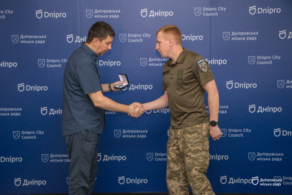 ОФІЦІЙНО                У мерії Дніпра відзначили особовий склад 110-ї бригади ім. Марка Безручка