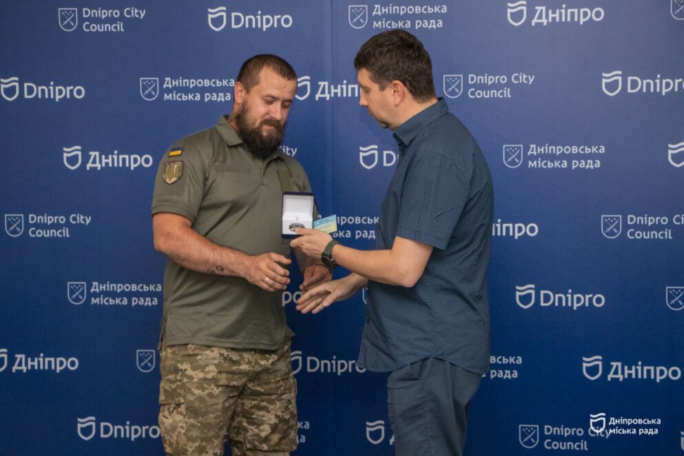 ОФІЦІЙНО                У мерії Дніпра відзначили особовий склад 110-ї бригади ім. Марка Безручка