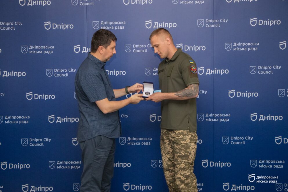 ОФІЦІЙНО                У мерії Дніпра відзначили особовий склад 110-ї бригади ім. Марка Безручка