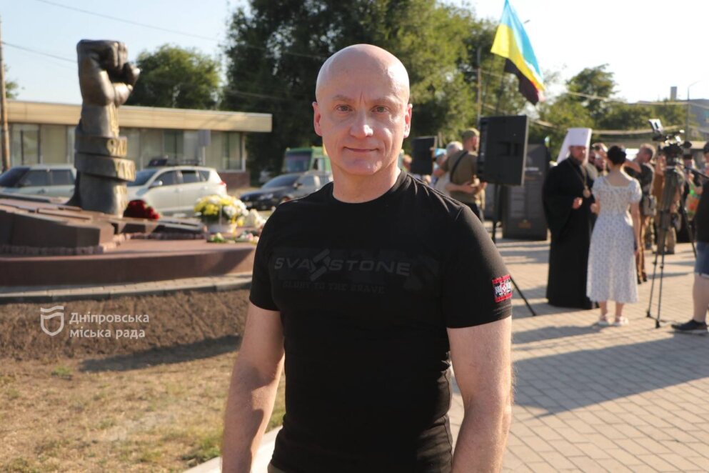 У Дніпрі у Новокодацькому районі відкрили меморіальний знак памʼяті воїнам-захисникам України