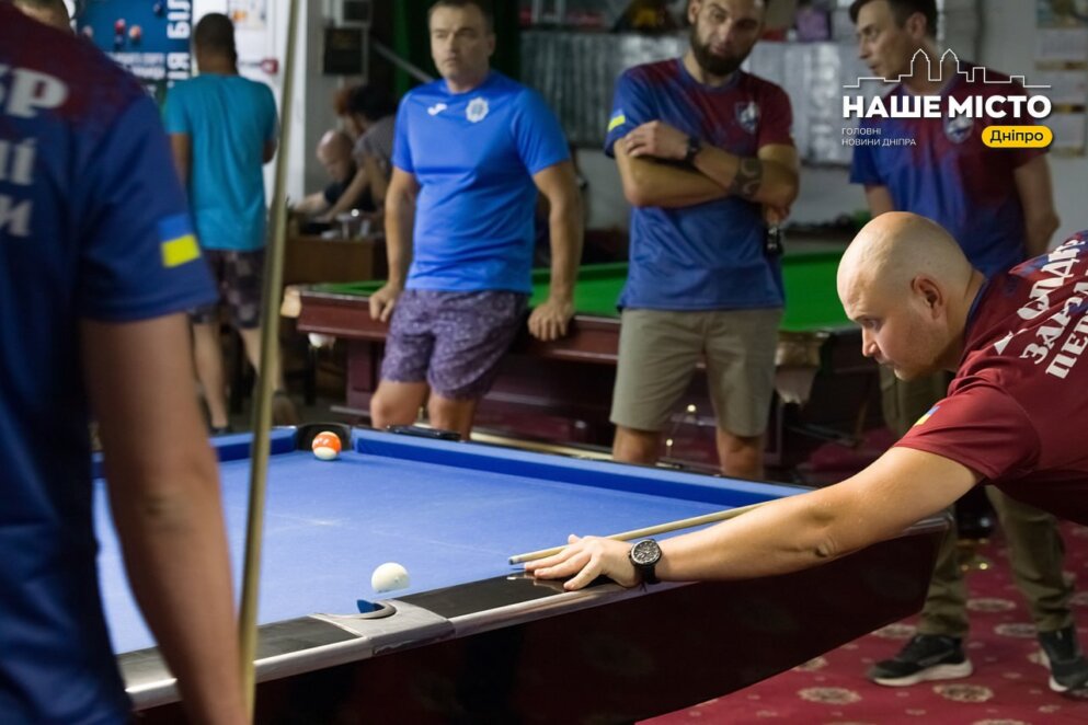 У Дніпрі пройшла товариська більярдна гра між захисниками України та журналістами-ветеранами