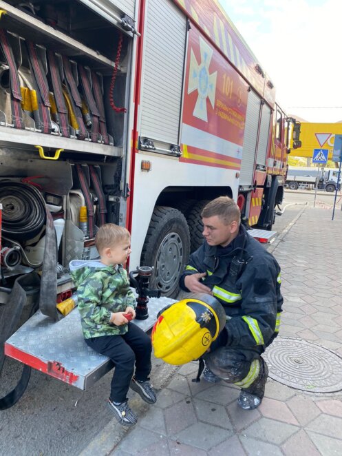 ЕКСКЛЮЗИВ
                                Що робити під завалами і чому не треба класти собачий корм в кишені: поради ДСНС