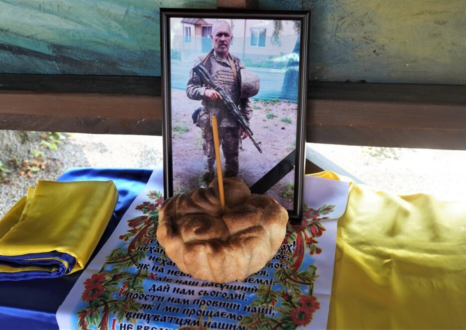 Війна забирає найкращих: у Нікополі провели в останню путь загиблого Героя