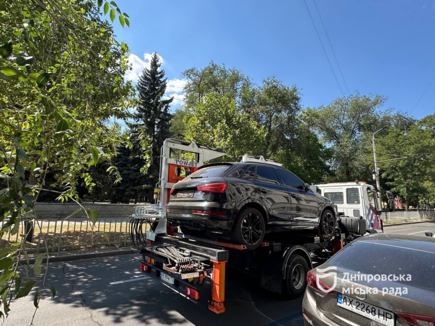 Від початку рішення комісії ТБНС у Дніпрі  20 автомобілів без номерів переміщено на спецмайданчики
