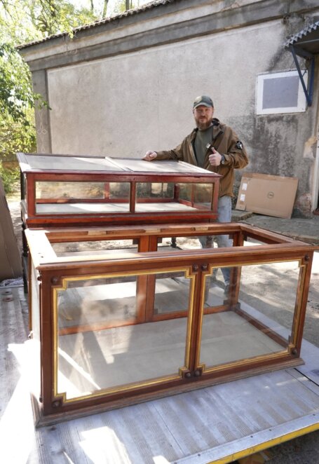 У Дніпро евакуювали історичні вітрини часів Яворницького - Наше Місто