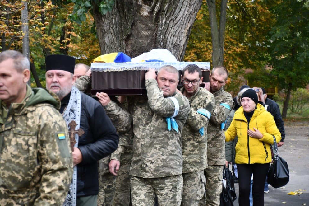 Залишилися мати та брат: Нікополь попрощався із загиблим захисником Віталієм Чекмарьовим
