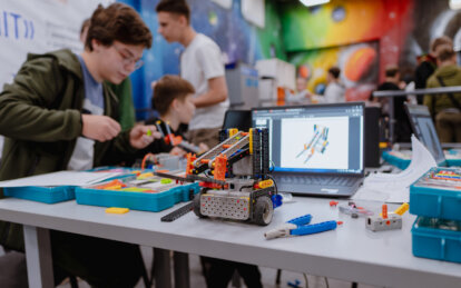 Дніпровські підлітки з допомогою роботів виконували космічну місію