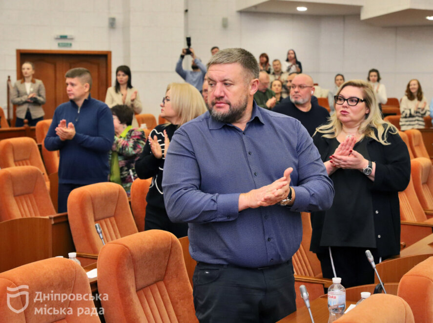 ОФІЦІЙНО                Вдячність від усього Дніпра: під час сесії міськради традиційно нагородили медичних працівників та комунальників