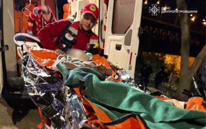 У Дніпрі врятували 17-річну дівчину, яка стрибнула з Амурського мосту