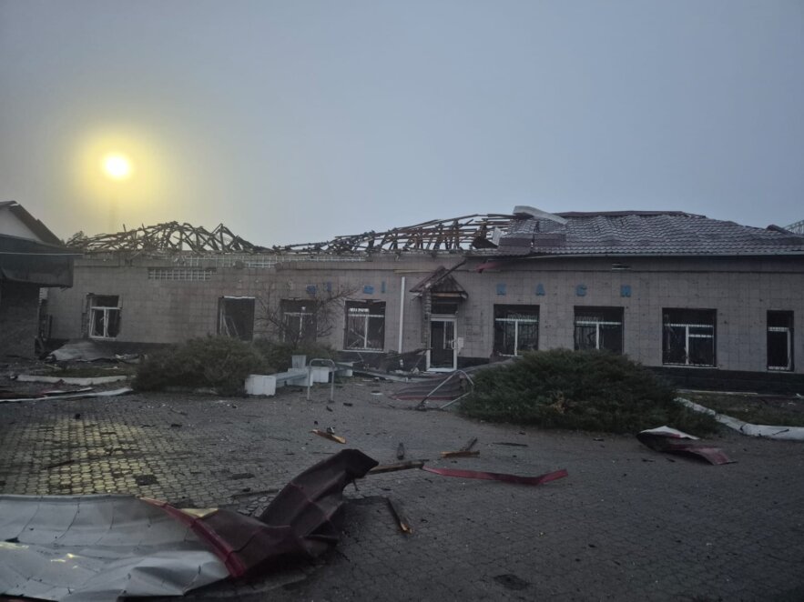 Через атаку на залізничну інфраструктуру затримуються потяги, що курсують через Дніпро