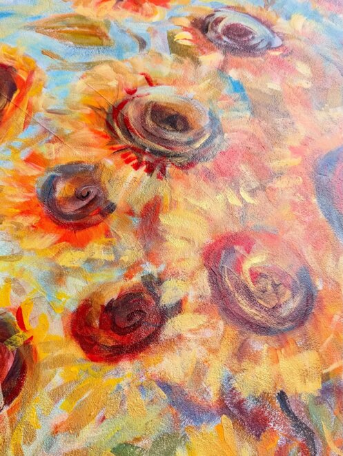 У центрі Дніпрі зʼявився новий мурал у вигляді дерева з соняшників