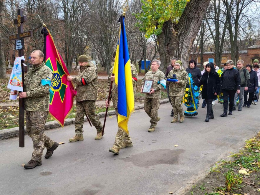 У Нікополі провели в останню путь старшого солдата