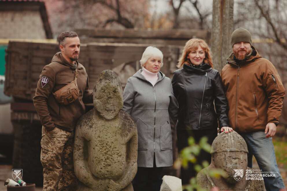 ЕКСКЛЮЗИВ
                                Історія, яку доводиться рятувати: на Дніпропетровщині евакуювали кам’яних баб