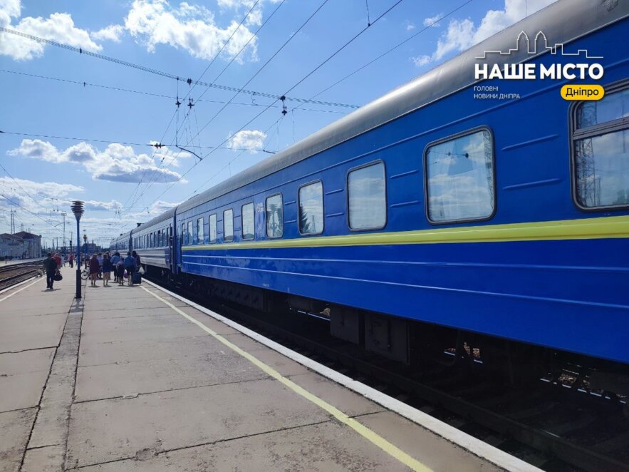 У Дніпропетровській області деякі приміські потяги змінять маршрут через без пекову ситуацію