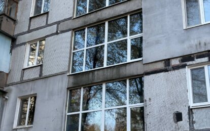 У Дніпрі ліквідовують наслідки обстрілів у будинках ОСББ