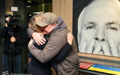 До Дніпра прибула делегація американських ветеранів разом з Бонні Керролл: міський голова Борис Філа...