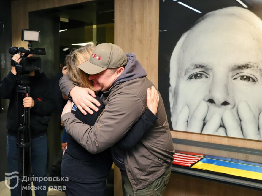 ОФІЦІЙНО                До Дніпра прибула делегація американських ветеранів разом з Бонні Керролл: міський голова Борис Філатов розповів про зустріч