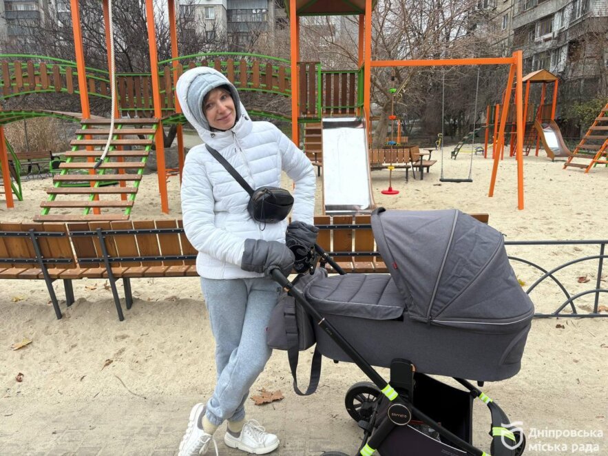 ОФІЦІЙНО                Безпечне гумове покриття та оновлене обладнання: у Дніпрі продовжують ремонтувати дитячі та спортивні майданчики