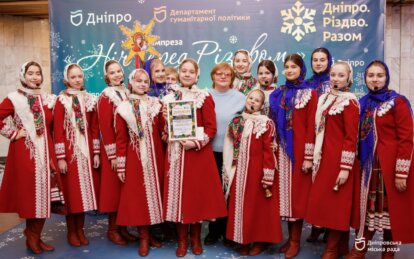 У метро Дніпра у Святвечір 340 дітей співали традиційні українські колядки