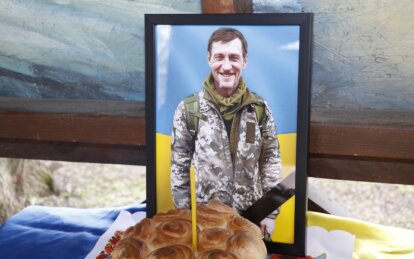 Залишилися батьки, дружина та син: у Нікополі провели в останню путь солдата