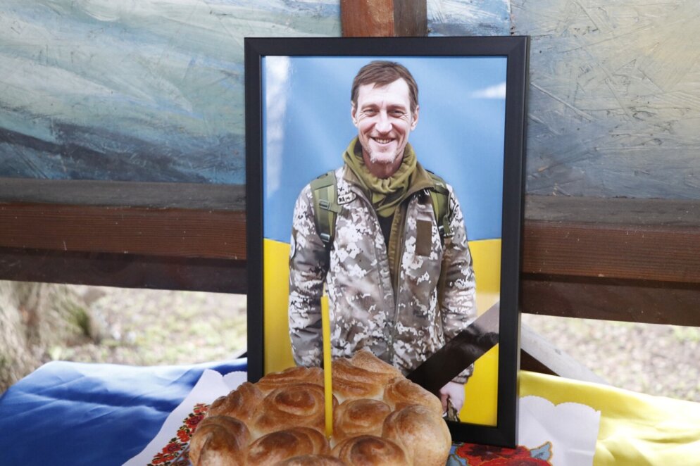 Залишилися батьки, дружина та син: у Нікополі провели в останню путь солдата