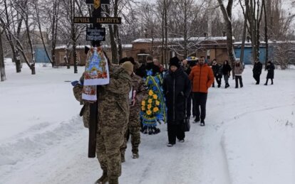 Залишилися син та тітка: у Нікополі провели в останню путь солдата